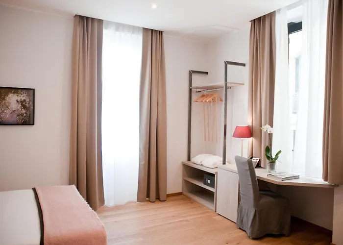 Giuturna Boutique 3*